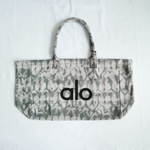 Alo Yoga Handbags - Alo Yoga Gray Tote • Travel Gym Work Shoulder Bag